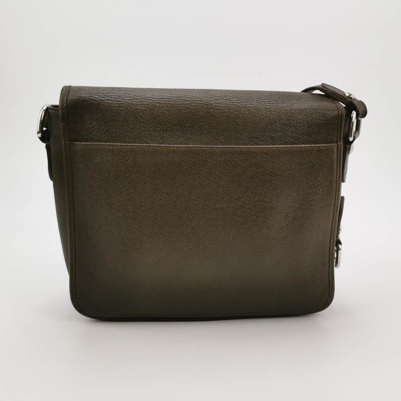 Louis Vuitton(LV)TaigaAndrei牛皮純色翻蓋斜挎包單肩包-4