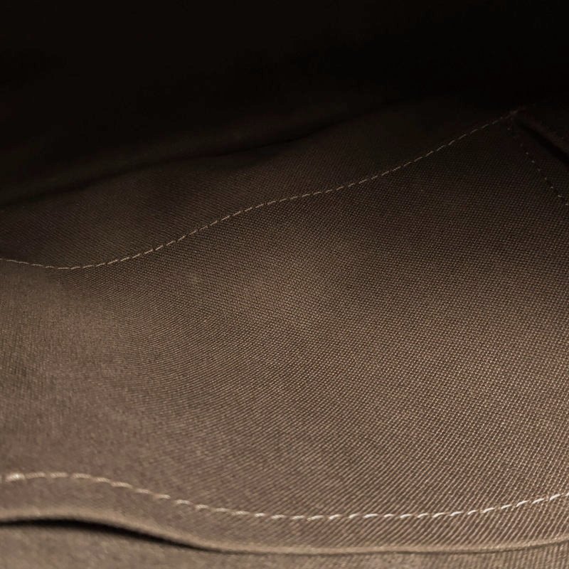 Louis Vuitton(LV)TaigaAndrei牛皮純色翻蓋斜挎包單肩包-9