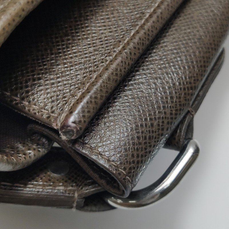 Louis Vuitton(LV)TaigaAndrei牛皮純色翻蓋斜挎包單肩包-17