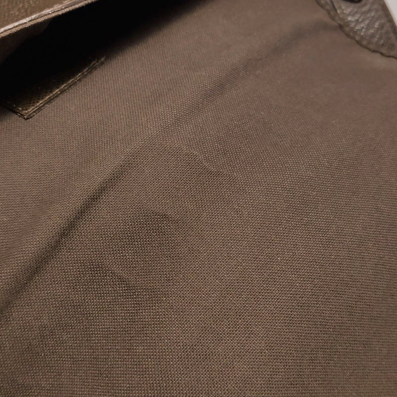 Louis Vuitton(LV)TaigaAndrei牛皮純色翻蓋斜挎包單肩包-19