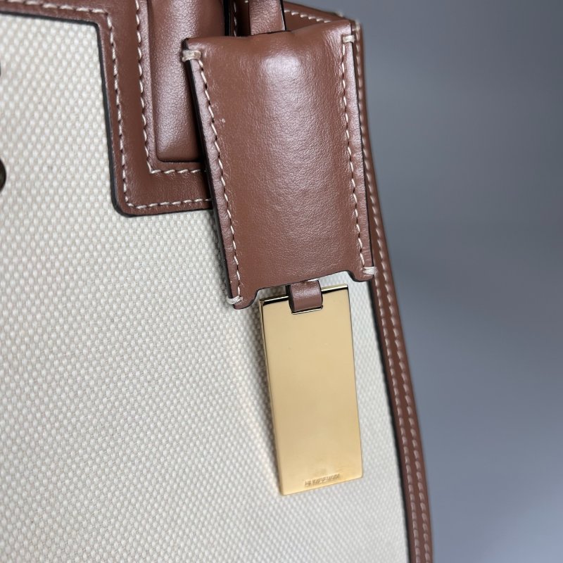 BURBERRY TB帆布托特包-11