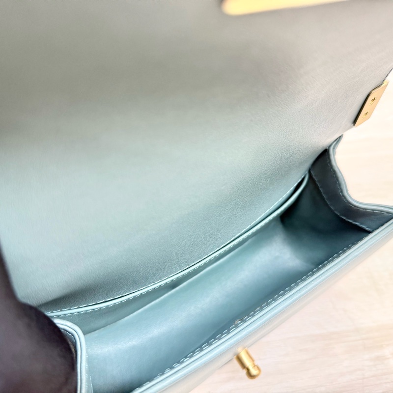 Chanel湖水綠牛皮金釦提把boy20cm/A94805-6