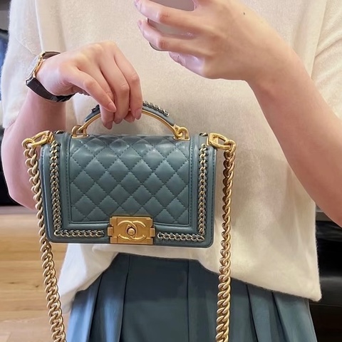 Chanel湖水綠牛皮金釦提把boy20cm/A94805
