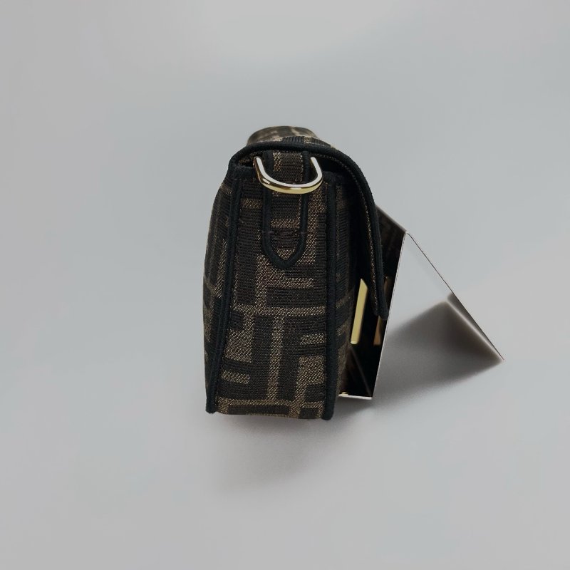 FENDI 老花法棍鍊條包MINI-2