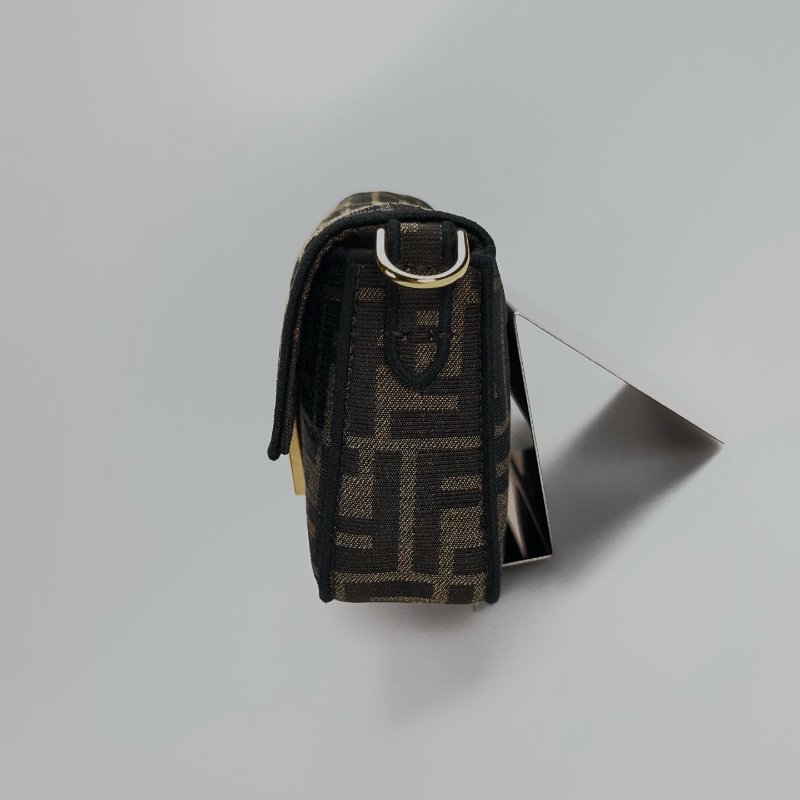 FENDI 老花法棍鍊條包MINI-3