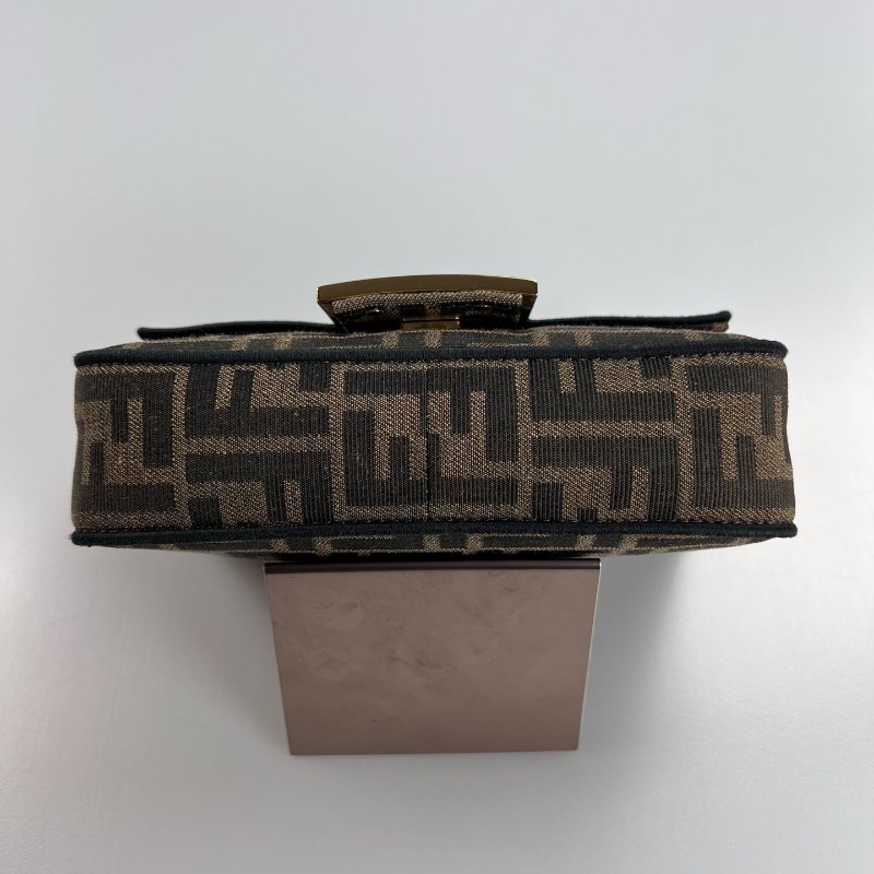 FENDI 老花法棍鍊條包MINI-4