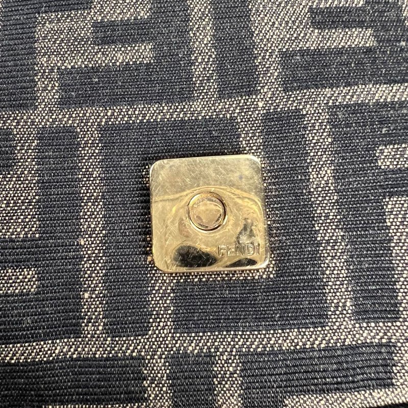 FENDI 老花法棍鍊條包MINI-7