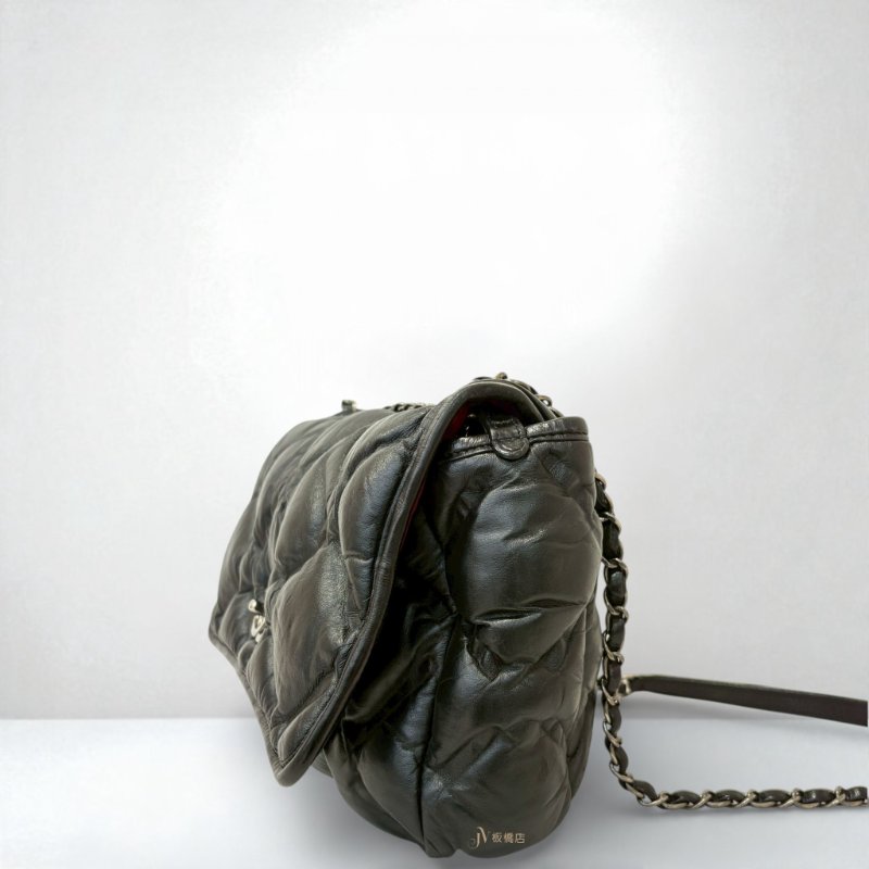 CHANEL包包黑色油蠟牛皮空氣感菱格復古銀釦口蓋包-1