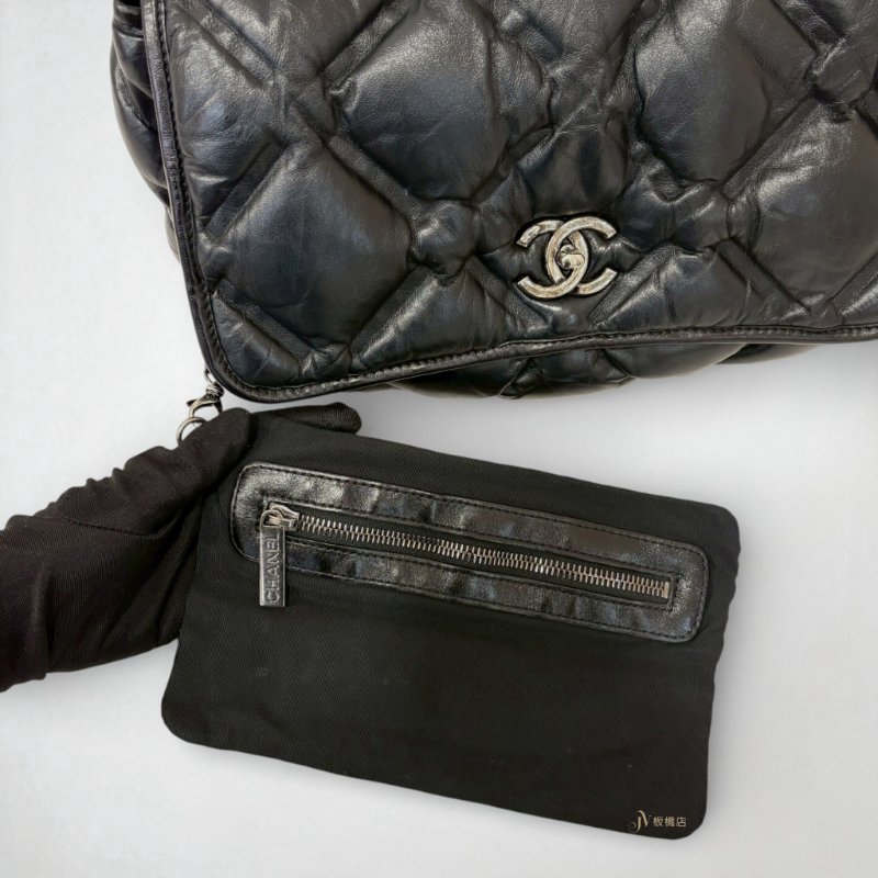 CHANEL包包黑色油蠟牛皮空氣感菱格復古銀釦口蓋包-6