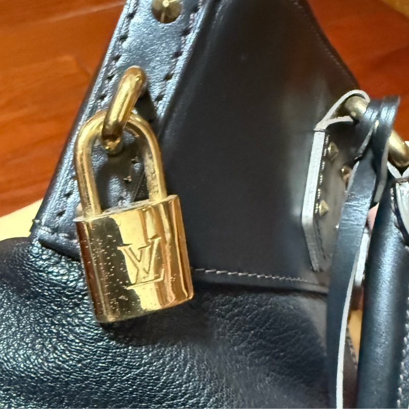 鐵灰色 牛皮 LOCK PM【LOUIS VUITTON LV 路易威登】-21