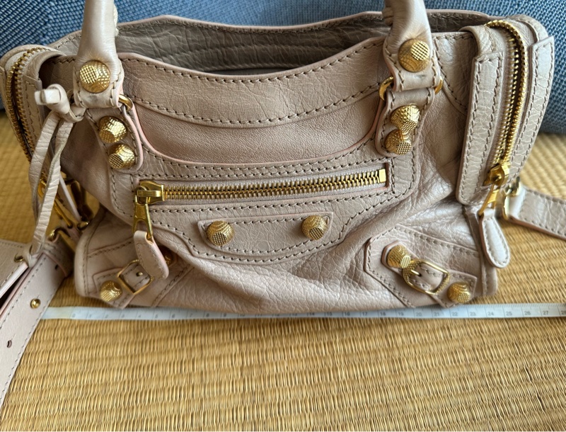 BALENCIAGA巴黎世家奶茶粉金口甜心可手提可斜背機車包小可愛-5