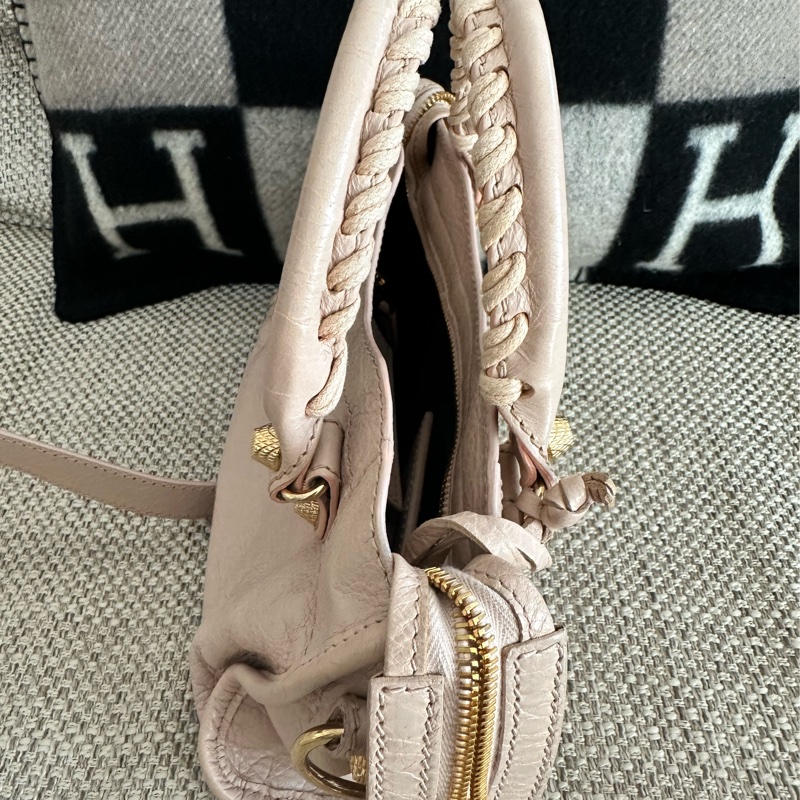 BALENCIAGA巴黎世家奶茶粉金口甜心可手提可斜背機車包小可愛-8