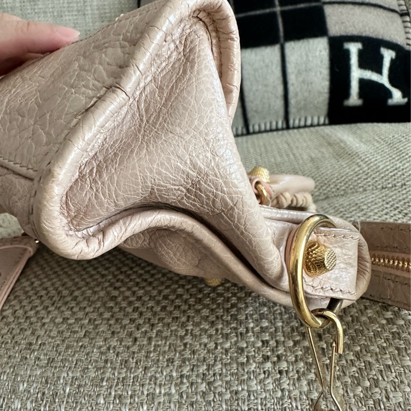 BALENCIAGA巴黎世家奶茶粉金口甜心可手提可斜背機車包小可愛-14