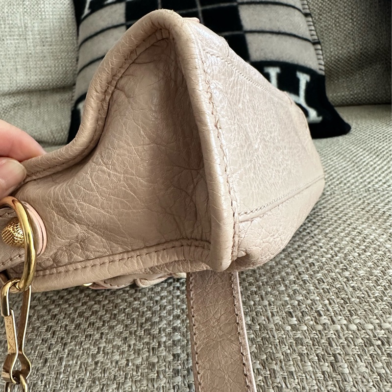 BALENCIAGA巴黎世家奶茶粉金口甜心可手提可斜背機車包小可愛-15