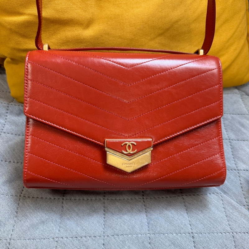 CHANEL-Chevron Medal Flap Bag橘紅色 9.9成新-1