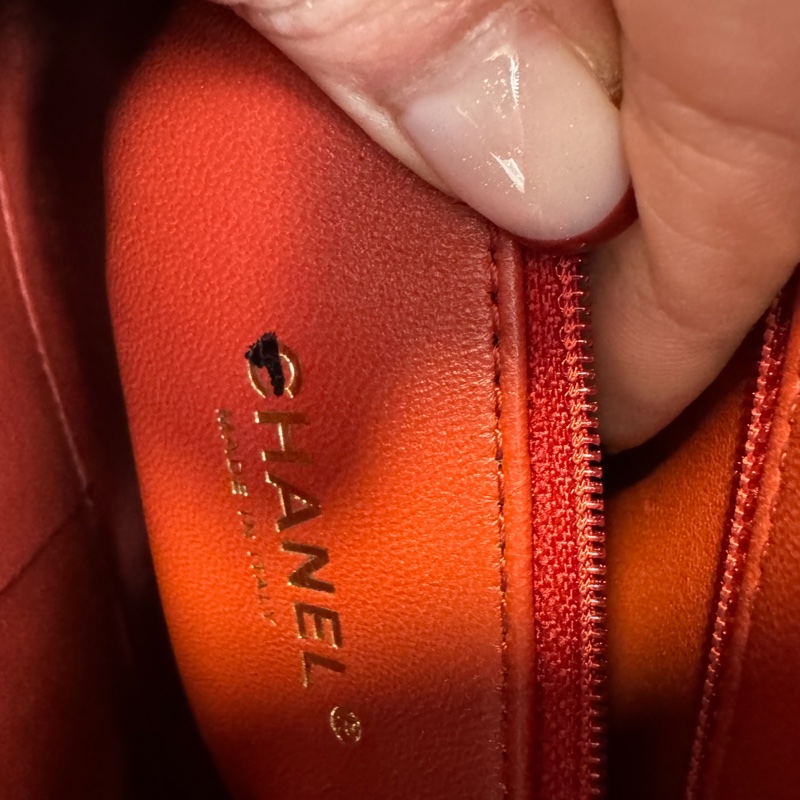 CHANEL-Chevron Medal Flap Bag橘紅色 9.9成新-17