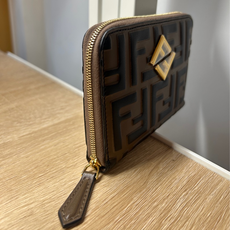 Fendi 咖牛皮ㄇ拉6卡短夾-3