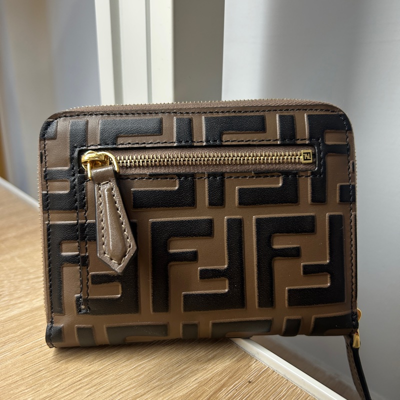 Fendi 咖牛皮ㄇ拉6卡短夾-4