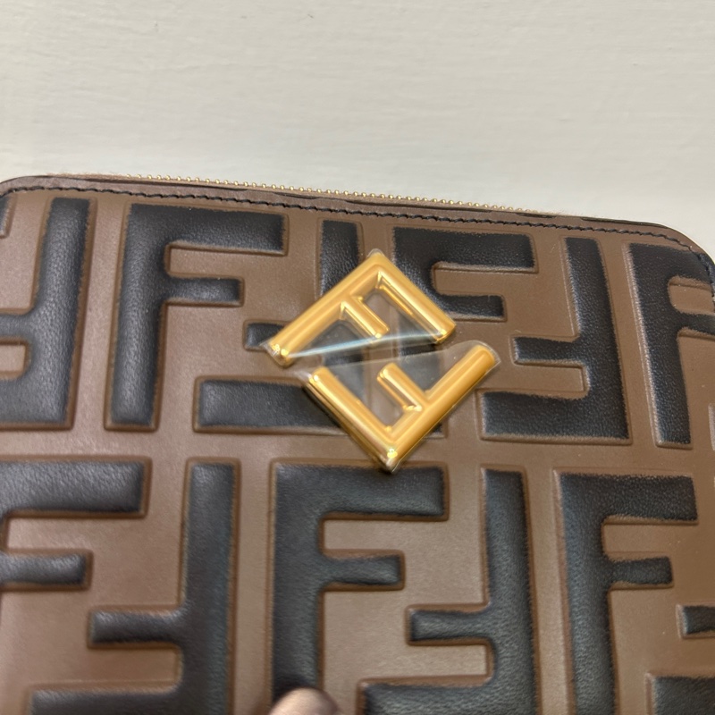 Fendi 咖牛皮ㄇ拉6卡短夾-7