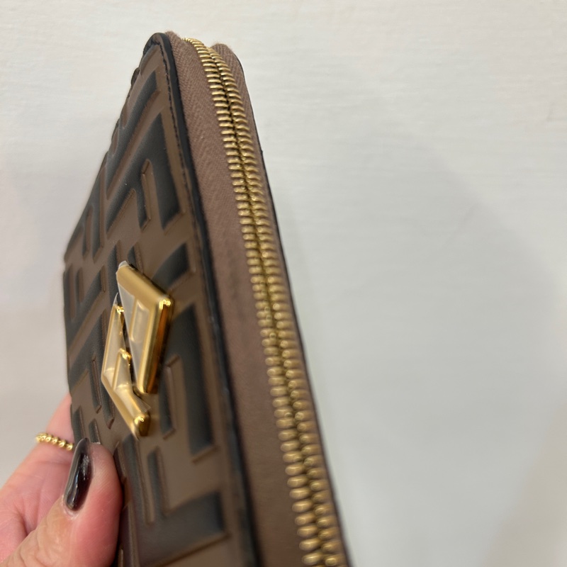 Fendi 咖牛皮ㄇ拉6卡短夾-8