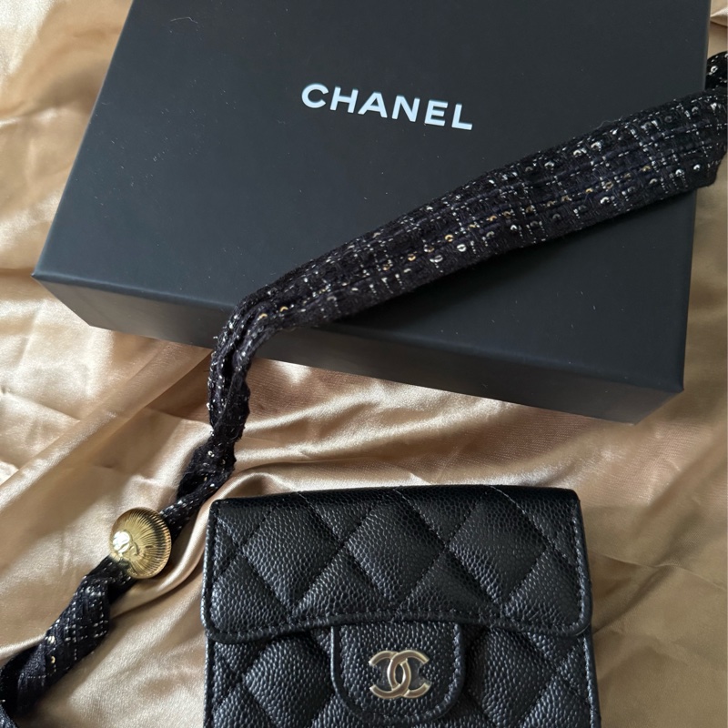 全新全配Chanel黑金三折迷你短夾-0