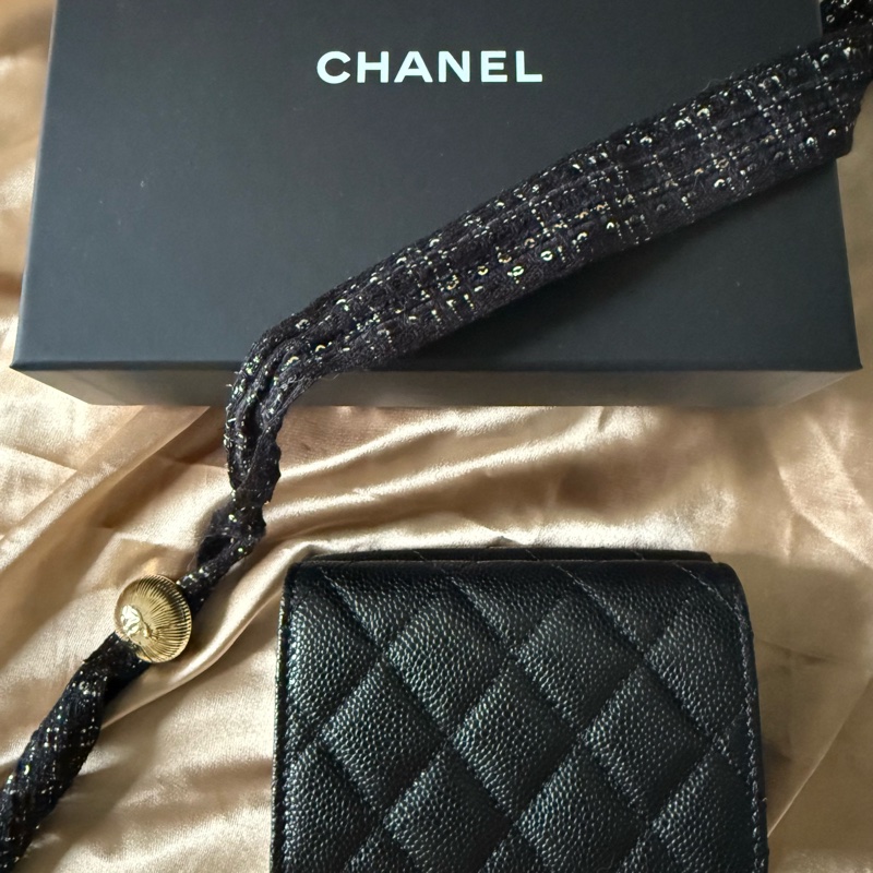 全新全配Chanel黑金三折迷你短夾-1
