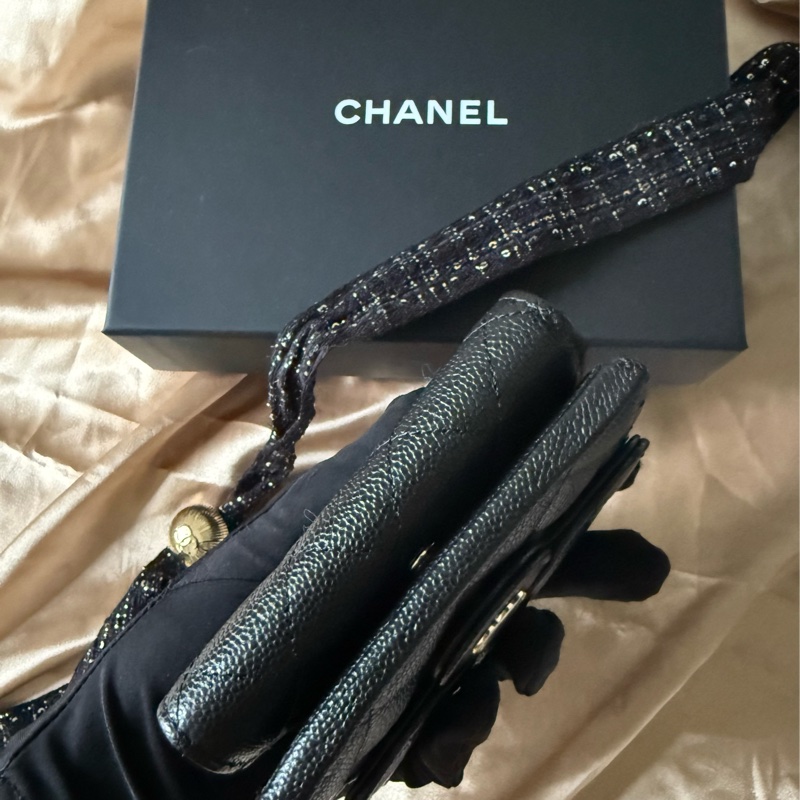 全新全配Chanel黑金三折迷你短夾-2