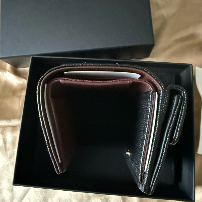全新全配Chanel黑金三折迷你短夾-3