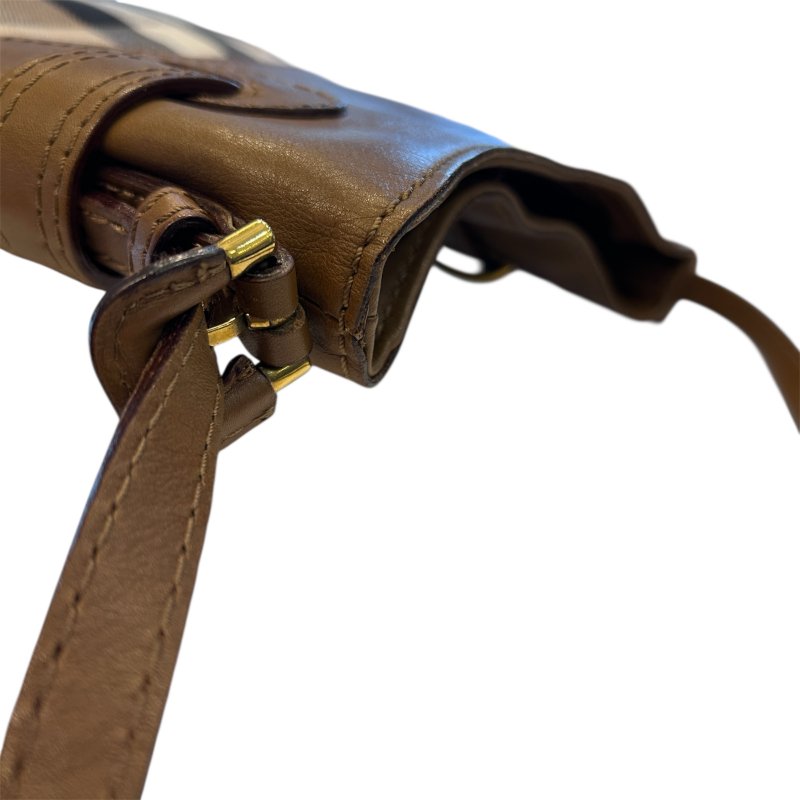 BURBERRY駝色皮拼布格紋斜背包-6