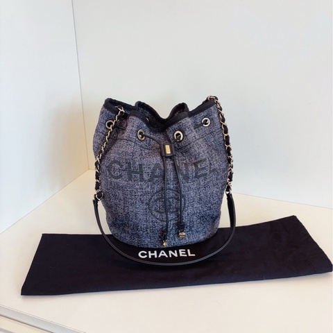 【99新🆕】Chanel 沙灘系列抽繩水桶包 黑白灰針織黑配皮金扣 單肩包