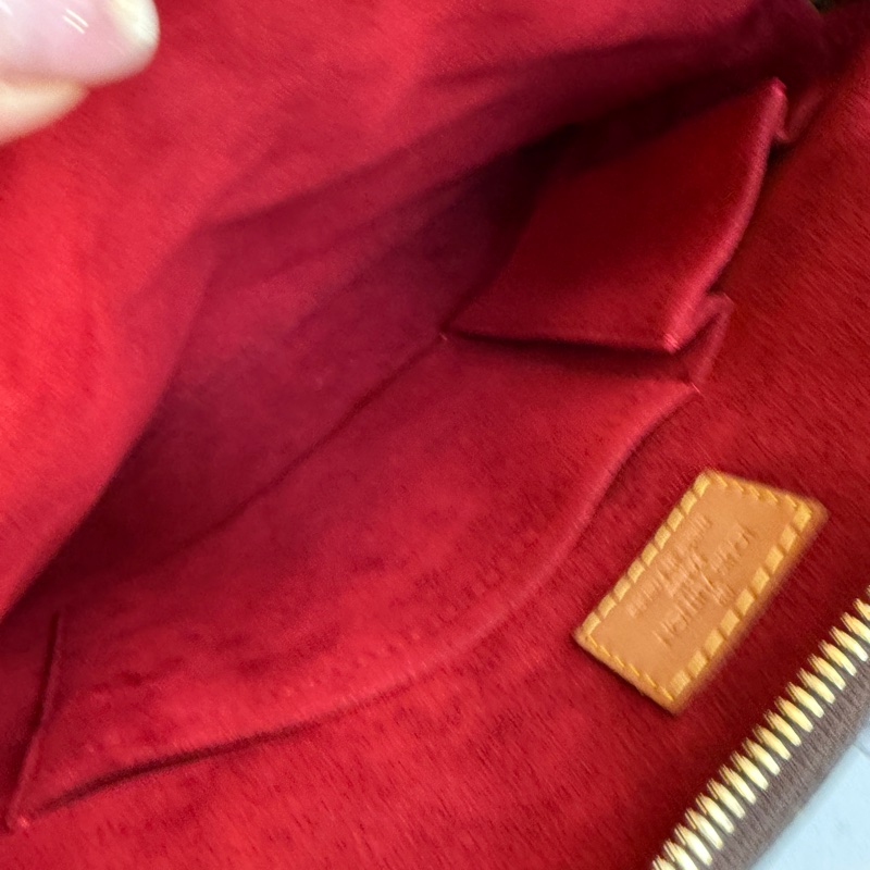 Lv 枕頭肩背包 絕版款-11