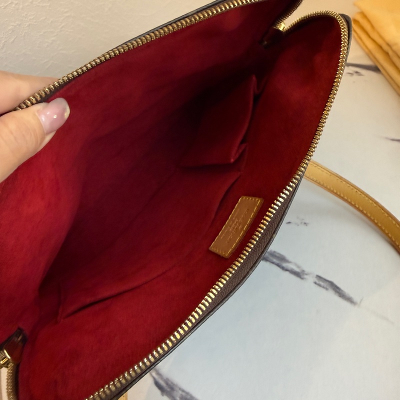 Lv 枕頭肩背包 絕版款-12