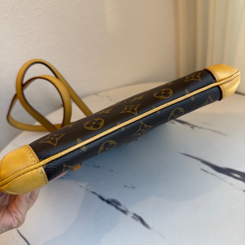 Lv 枕頭肩背包 絕版款-13