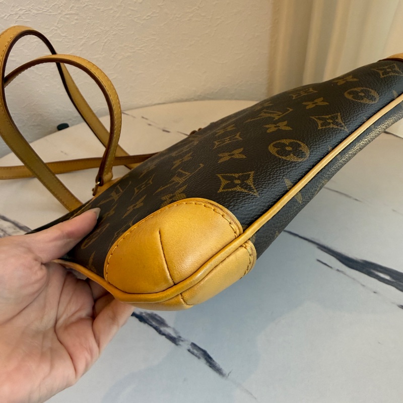 Lv 枕頭肩背包 絕版款-14