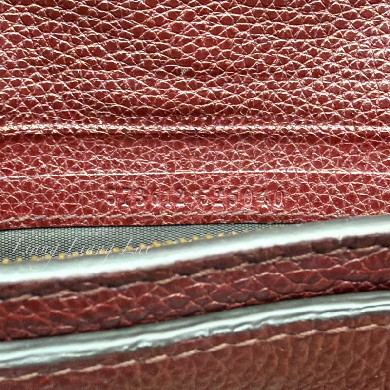 GUCCI 古馳 經典GG Zuni 荔枝紋牛皮酒紅色扣式長夾-2