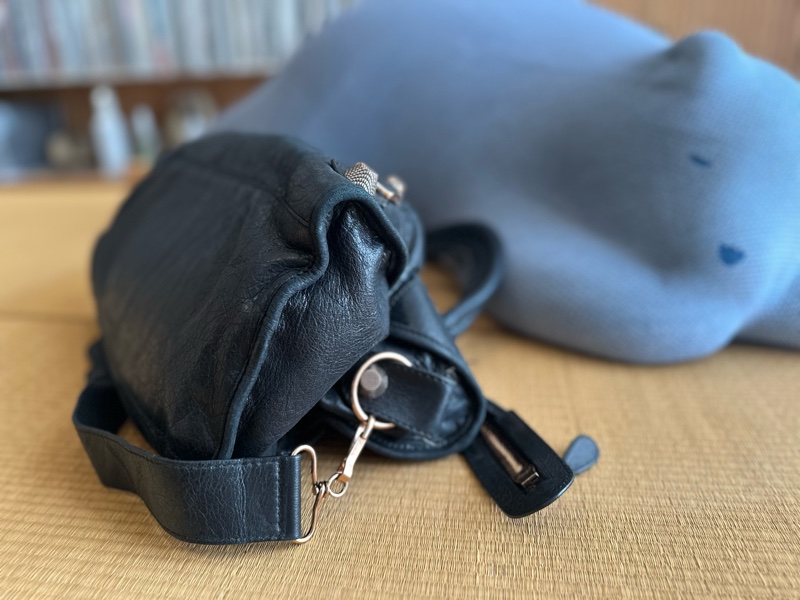 Balenciaga巴黎世家帥潮黑柔軟玫瑰金扣加乘的經典美包-5