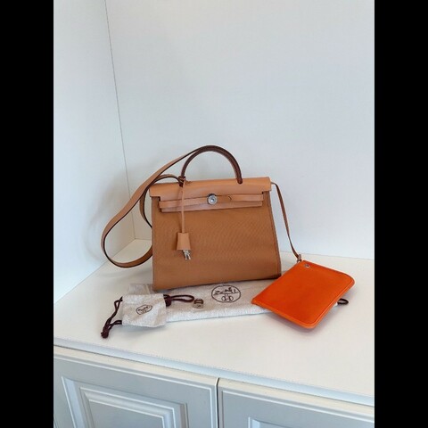 Hermes Herbag 31 
金棕色拼橙色 外縫 銀扣