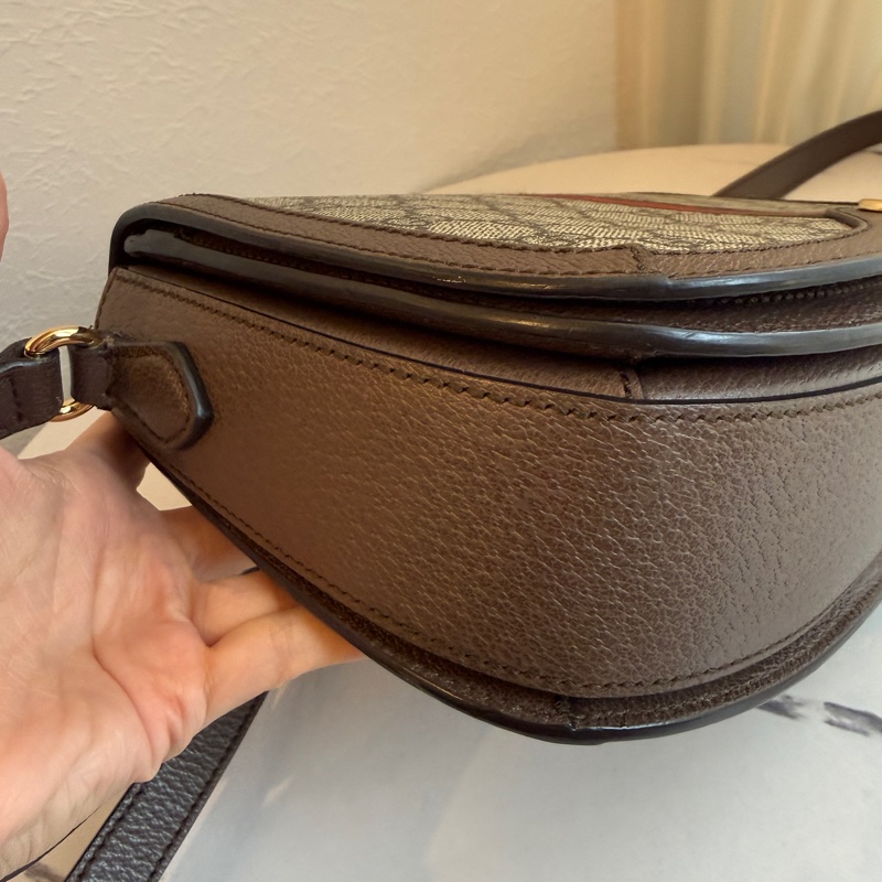 Gucci 半圓斜背包 好用的尺寸-3