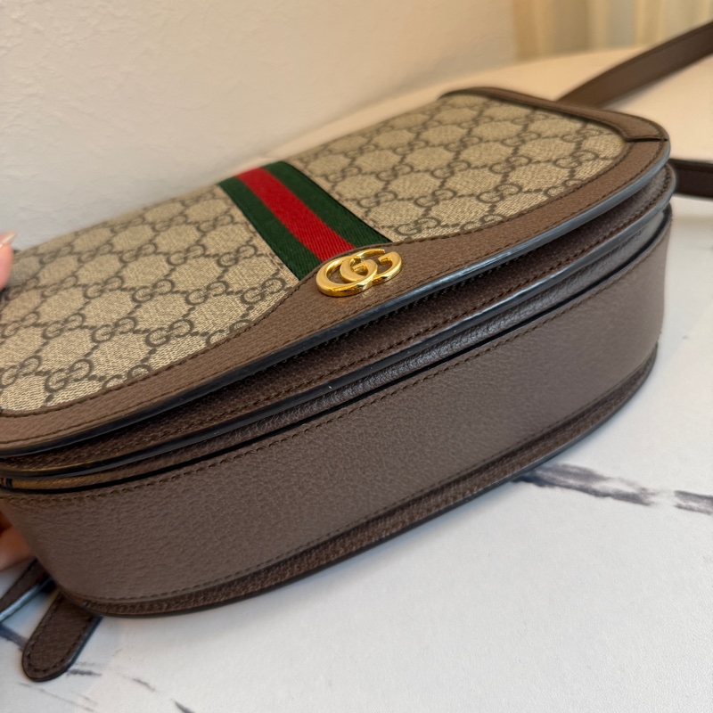 Gucci 半圓斜背包 好用的尺寸-4