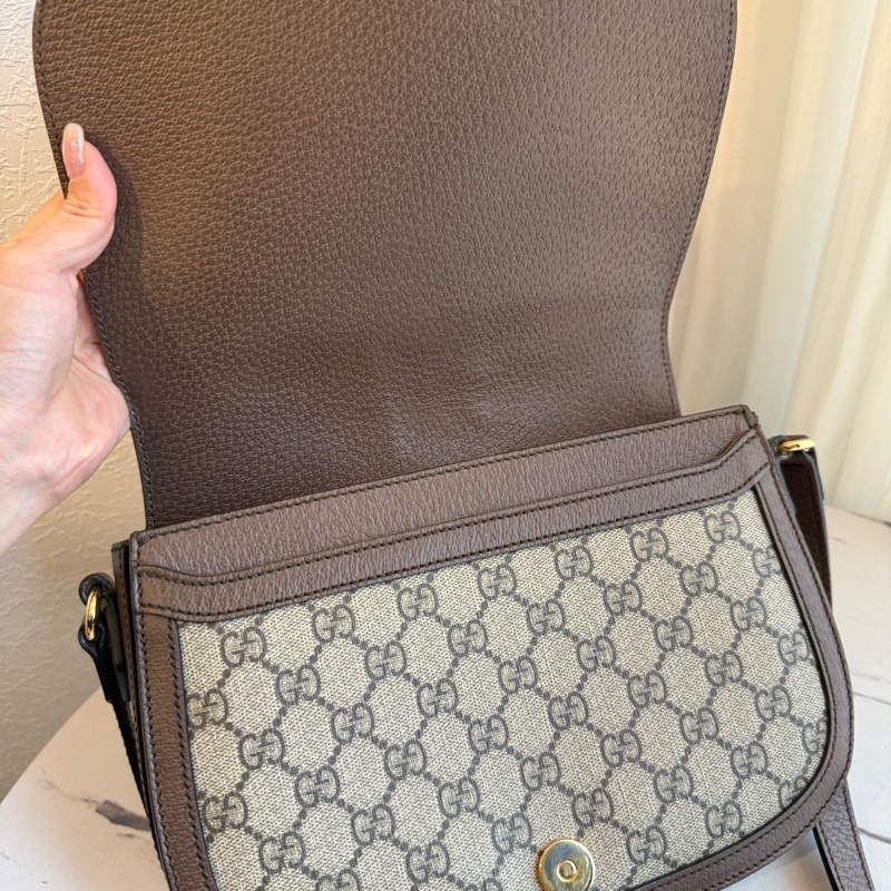 Gucci 半圓斜背包 好用的尺寸-13