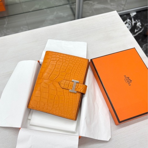【全新閒置】 Hermes I9杏黃色 霧面方塊鰐魚Bearn compact錢包 D刻