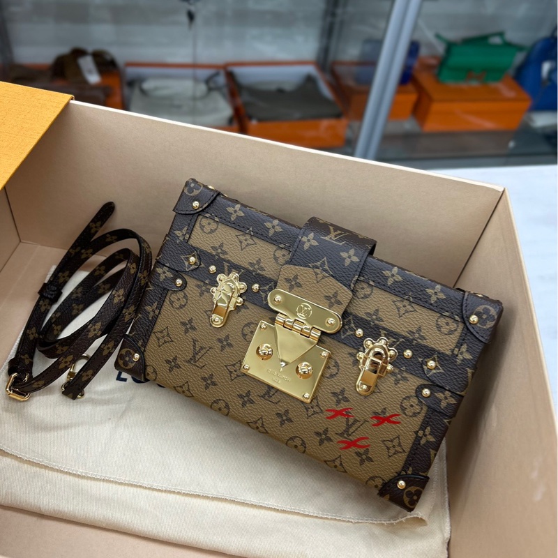 【超級新】 LV petite malle反轉色硬盒 斜挎包-0