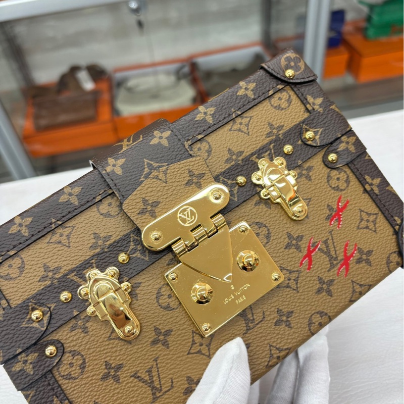 【超級新】 LV petite malle反轉色硬盒 斜挎包-1