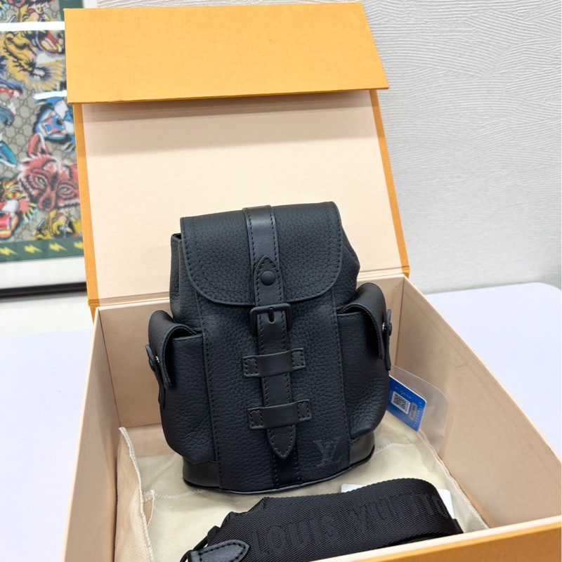 【閒置】 LV 黑色Christopher xs斜挎包-0