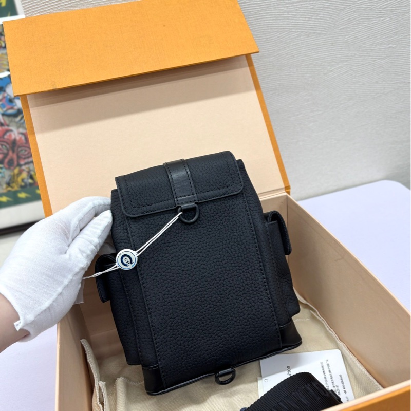 【閒置】 LV 黑色Christopher xs斜挎包-3