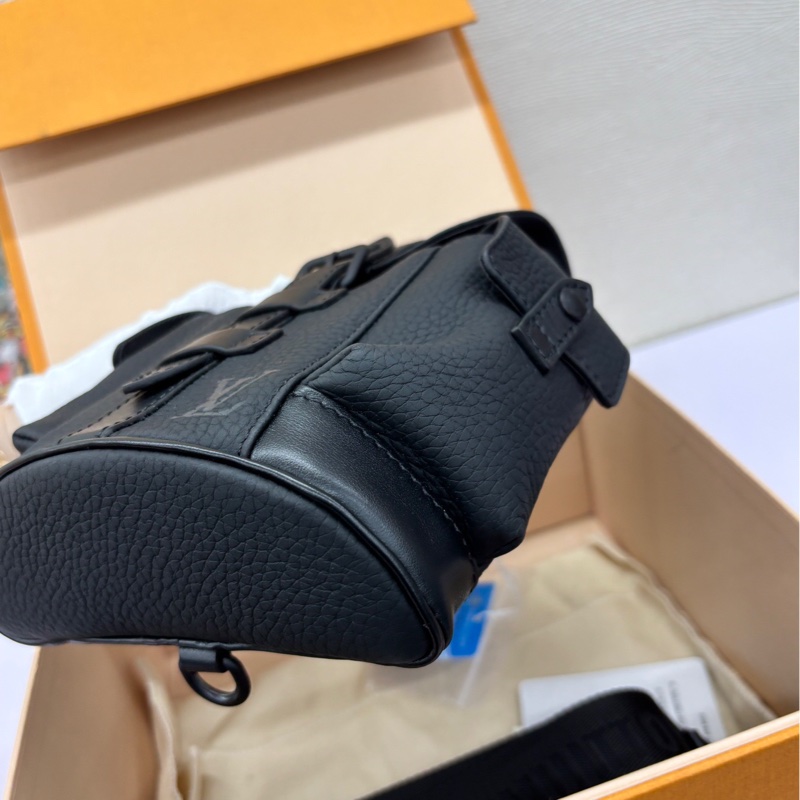 【閒置】 LV 黑色Christopher xs斜挎包-6