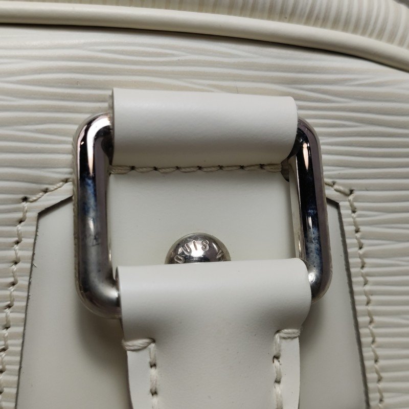 Louis Vuitton(LV)Montaigne蒙田包牛皮純色水波紋Logo浮雕鉚釘手提包-11