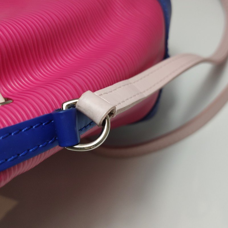 Louis Vuitton(LV)NOENano牛皮拼色水波紋抽繩斜挎包單肩包-11