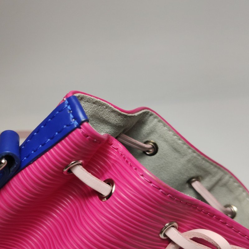 Louis Vuitton(LV)NOENano牛皮拼色水波紋抽繩斜挎包單肩包-15