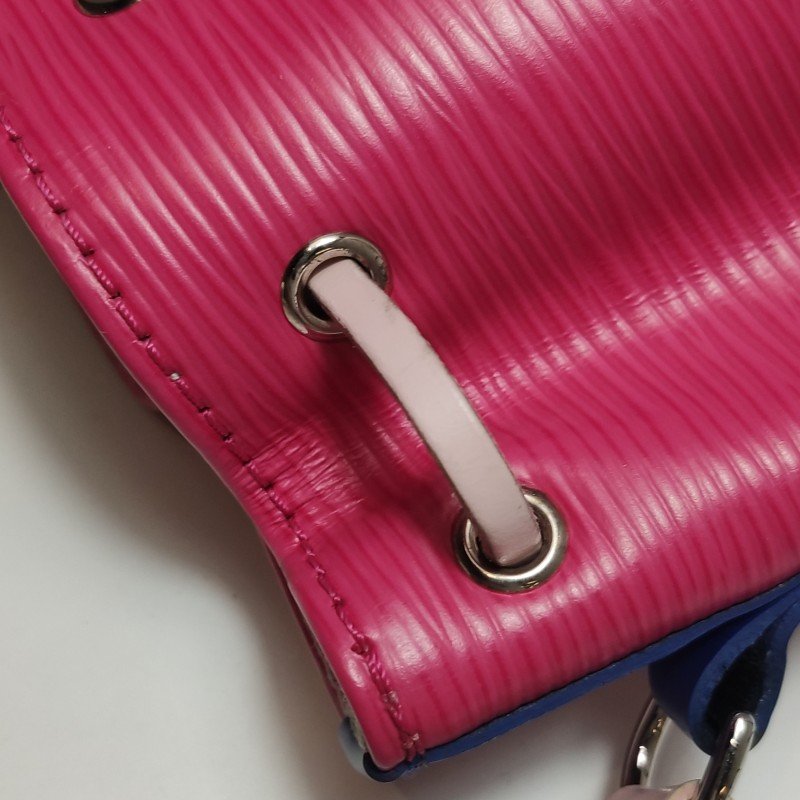 Louis Vuitton(LV)NOENano牛皮拼色水波紋抽繩斜挎包單肩包-16